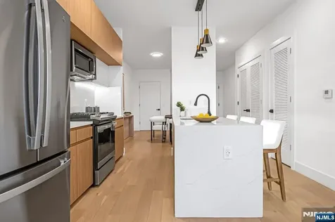 649 38TH Street Union City NJ 07087