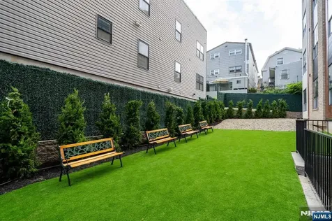 649 38th Street Union City NJ 07087