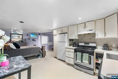 656 Devon Street Kearny NJ 07032