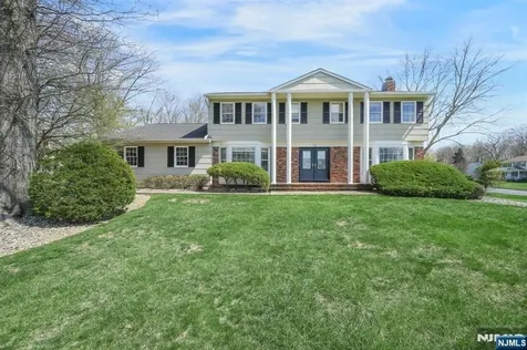 13 Flanders Drive Montville Township NJ 07058