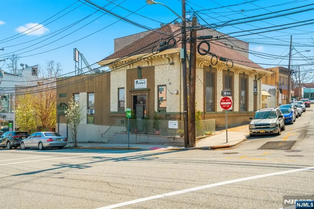 24-32 Dempsey Avenue Edgewater NJ 07020