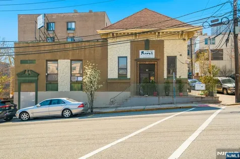 24-32 Dempsey Avenue Edgewater NJ 07020