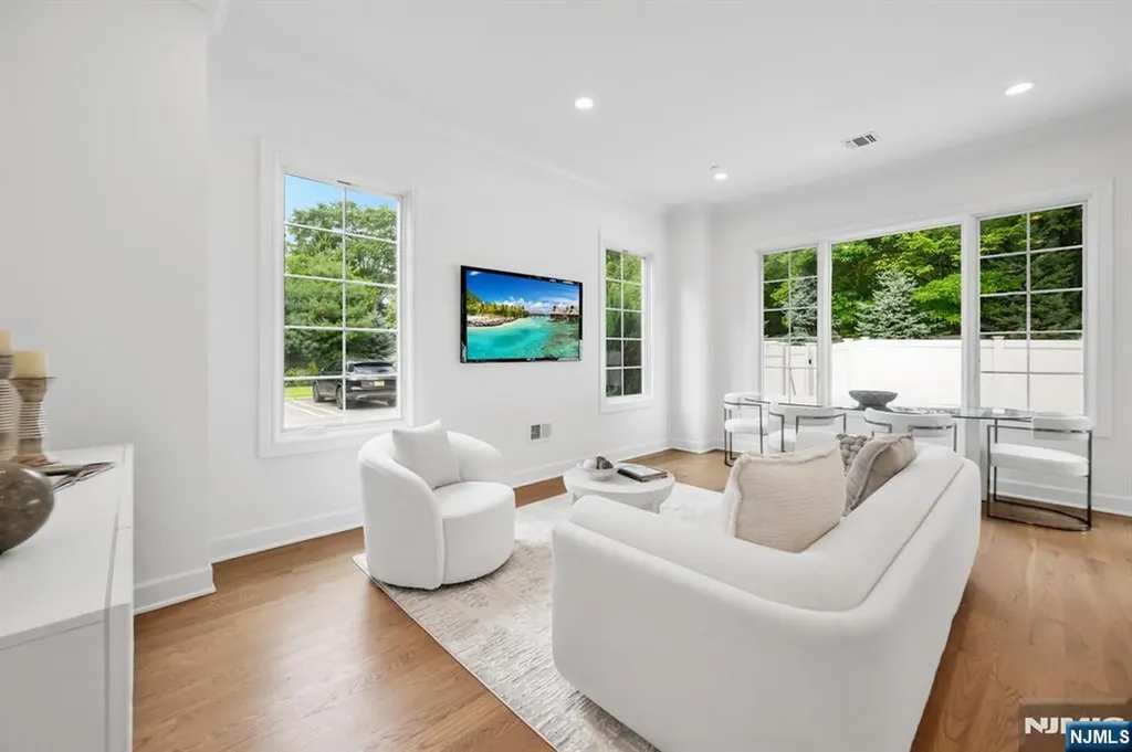 11 Gabriel Court Paramus NJ 07652