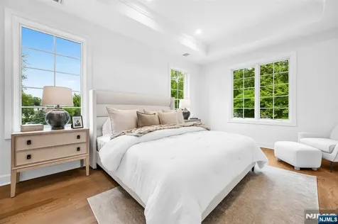 11 Gabriel Court Paramus NJ 07652