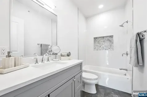 11 Gabriel Court Paramus NJ 07652