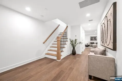 11 Gabriel Court Paramus NJ 07652