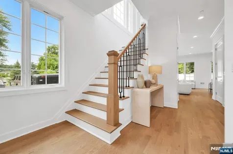 11 Gabriel Court Paramus NJ 07652