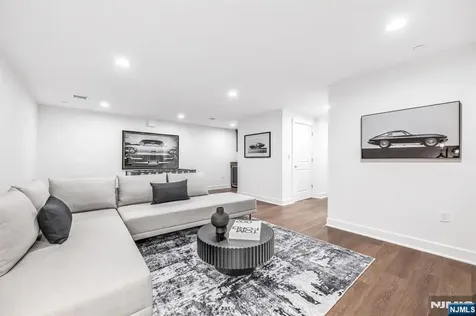 11 Gabriel Court Paramus NJ 07652