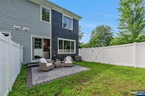11 Gabriel Court Paramus NJ 07652