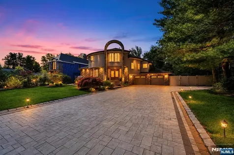 290 Dunkerhook Road Paramus NJ 07652