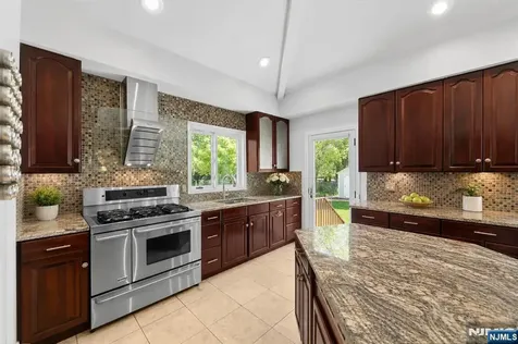 290 Dunkerhook Road Paramus NJ 07652