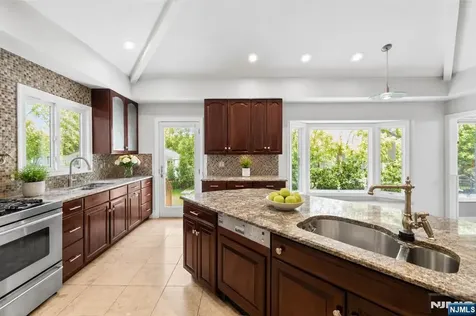 290 Dunkerhook Road Paramus NJ 07652