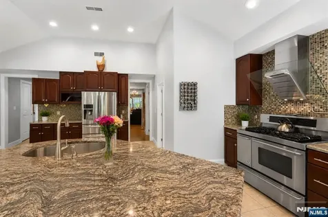 290 Dunkerhook Road Paramus NJ 07652