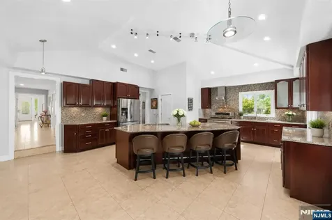 290 Dunkerhook Road Paramus NJ 07652