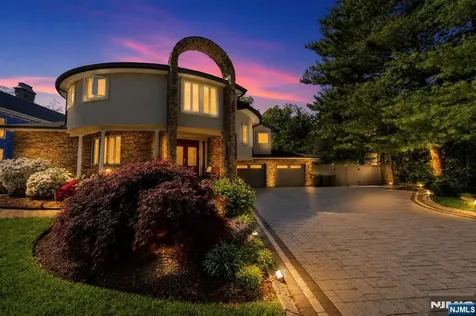 290 Dunkerhook Road Paramus NJ 07652