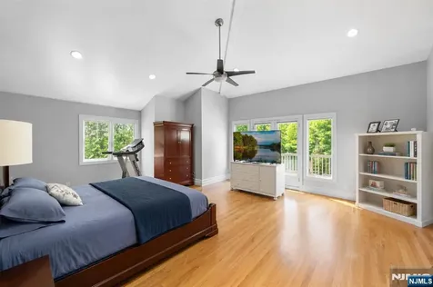 290 Dunkerhook Road Paramus NJ 07652