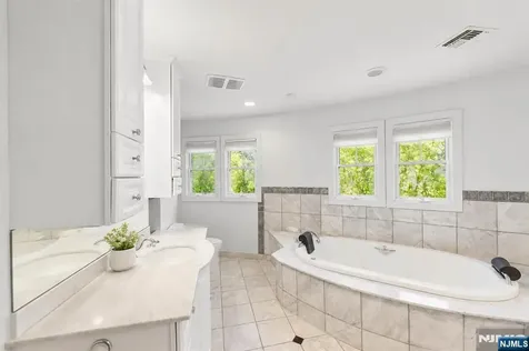 290 Dunkerhook Road Paramus NJ 07652