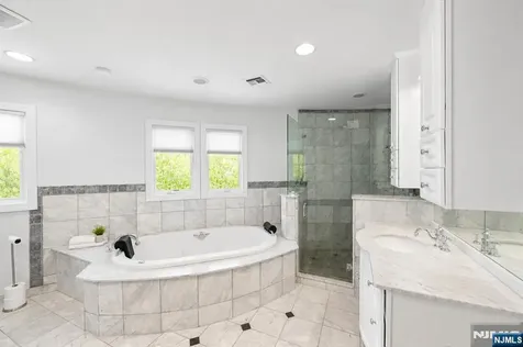 290 Dunkerhook Road Paramus NJ 07652