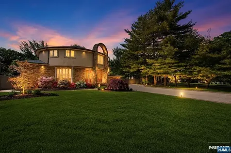 290 Dunkerhook Road Paramus NJ 07652