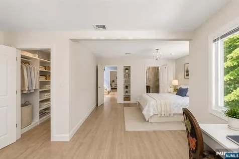 290 Dunkerhook Road Paramus NJ 07652