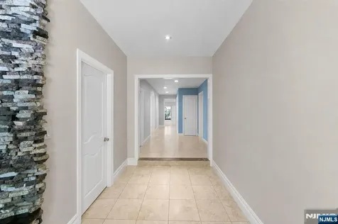 290 Dunkerhook Road Paramus NJ 07652