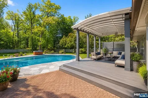 290 Dunkerhook Road Paramus NJ 07652