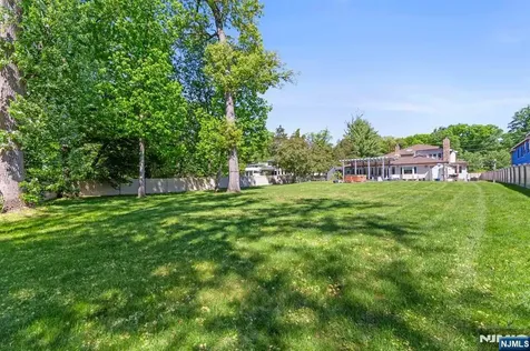 290 Dunkerhook Road Paramus NJ 07652