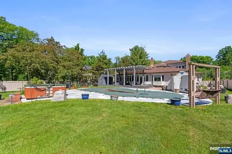 290 Dunkerhook Road Paramus NJ 07652