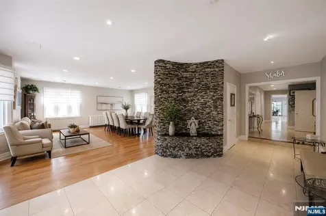 290 Dunkerhook Road Paramus NJ 07652