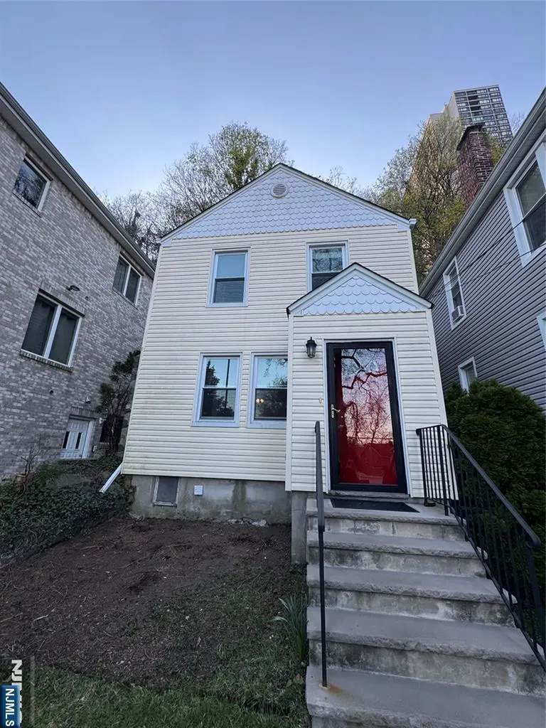 698 Undercliff Avenue Edgewater NJ 07020