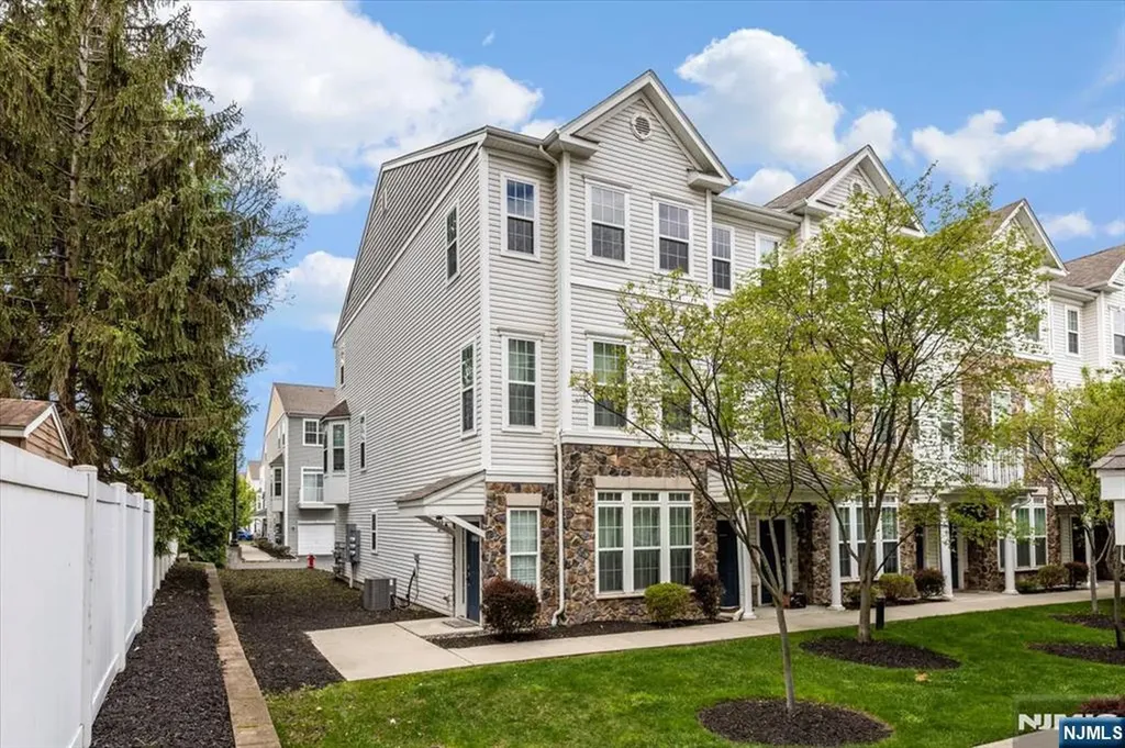 4 Jasmine Lane Garfield NJ 07026
