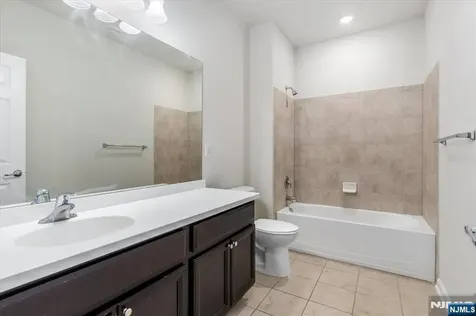 4 Jasmine Lane Garfield NJ 07026
