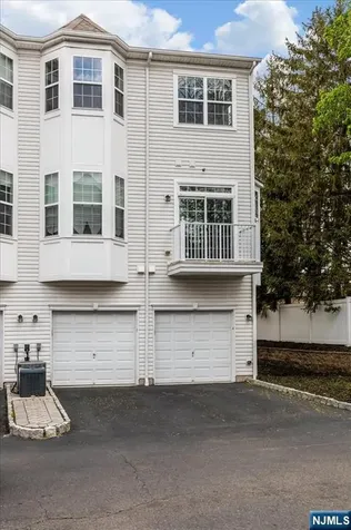 4 Jasmine Lane Garfield NJ 07026