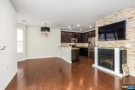4 Jasmine Lane Garfield NJ 07026