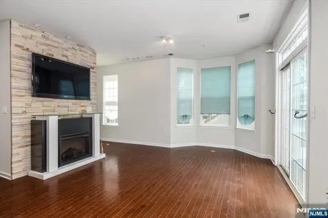 4 Jasmine Lane Garfield NJ 07026