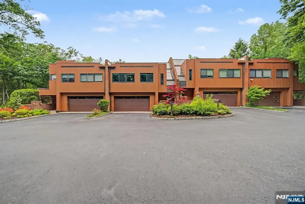 3 Daniel Drive Englewood NJ 07631