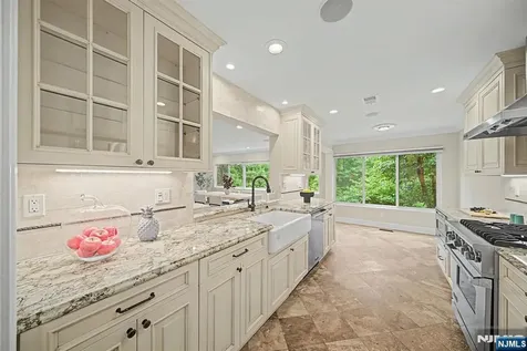 3 Daniel Drive Englewood NJ 07631