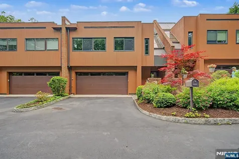 3 Daniel Drive Englewood NJ 07631