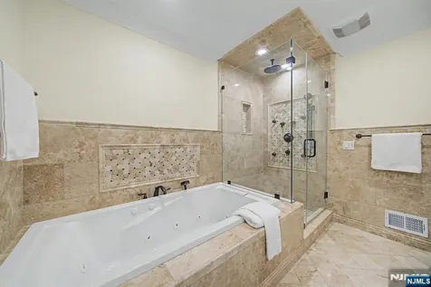 3 Daniel Drive Englewood NJ 07631