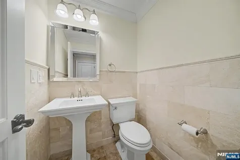 3 Daniel Drive Englewood NJ 07631