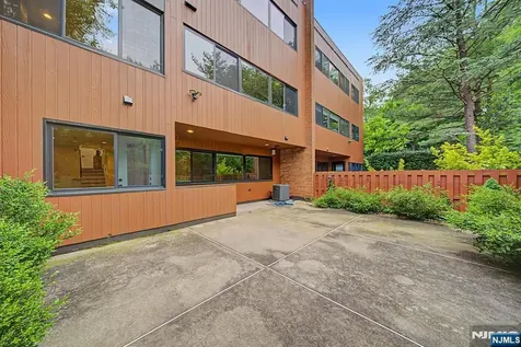 3 Daniel Drive Englewood NJ 07631