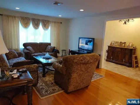 190 Martha Avenue Elmwood Park NJ 07407