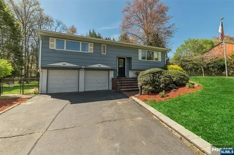 595 Echo Glen Avenue River Vale NJ 07675