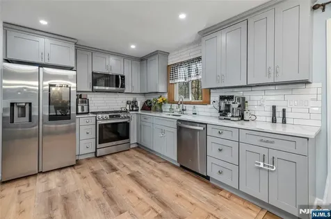 595 Echo Glen Avenue River Vale NJ 07675