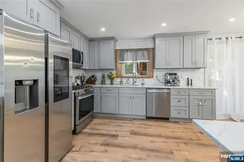 595 Echo Glen Avenue River Vale NJ 07675