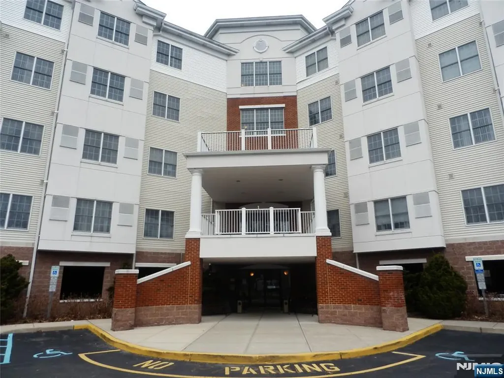189 Forest Avenue Paramus NJ 07652