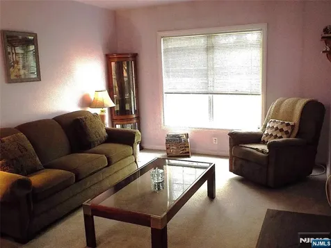 189 Forest Avenue Paramus NJ 07652