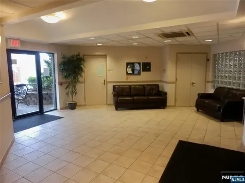 189 Forest Avenue Paramus NJ 07652