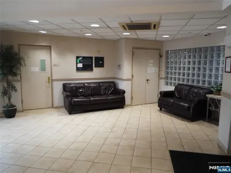 189 Forest Avenue Paramus NJ 07652