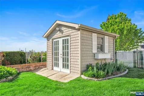 431 Van Renssalaer Court Ridgefield NJ 07657
